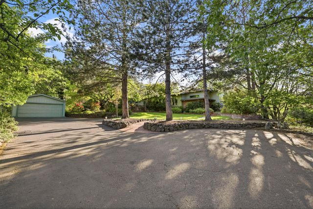 903 Pinecrest Terrace, Ashland, OR 97520