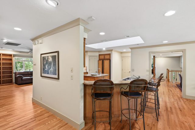 903 Pinecrest Terrace, Ashland, OR 97520