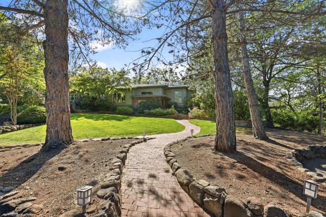 903 Pinecrest Terrace, Ashland, OR 97520