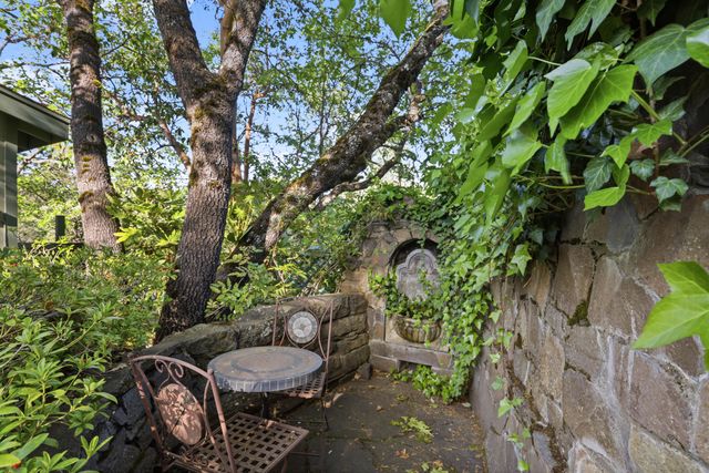903 Pinecrest Terrace, Ashland, OR 97520