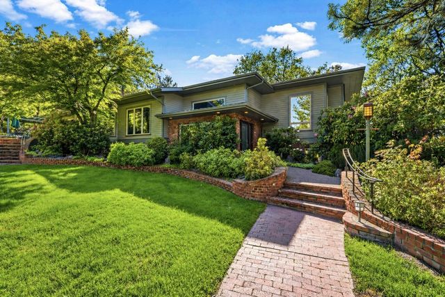 903 Pinecrest Terrace, Ashland, OR 97520