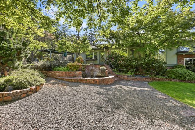 903 Pinecrest Terrace, Ashland, OR 97520