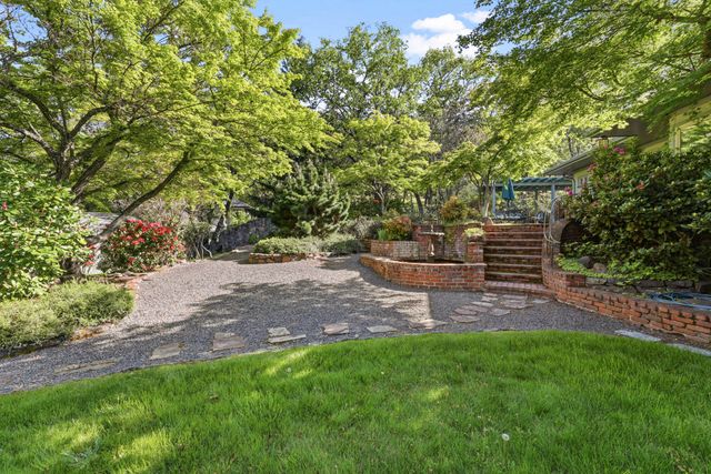 903 Pinecrest Terrace, Ashland, OR 97520