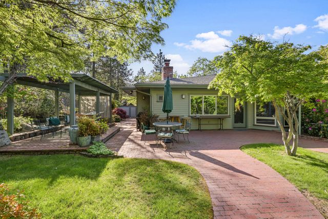 903 Pinecrest Terrace, Ashland, OR 97520