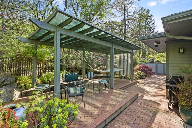 903 Pinecrest Terrace, Ashland, OR 97520