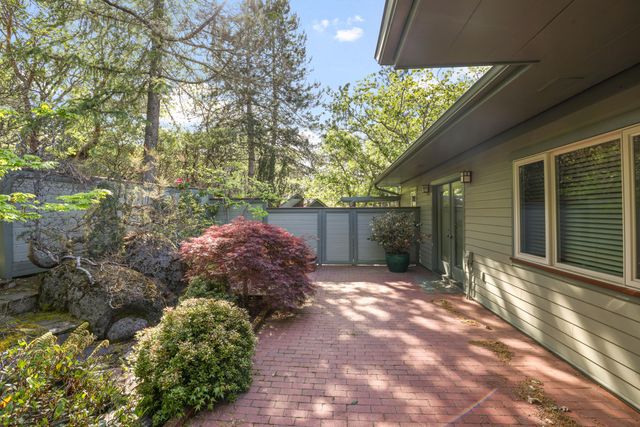 903 Pinecrest Terrace, Ashland, OR 97520