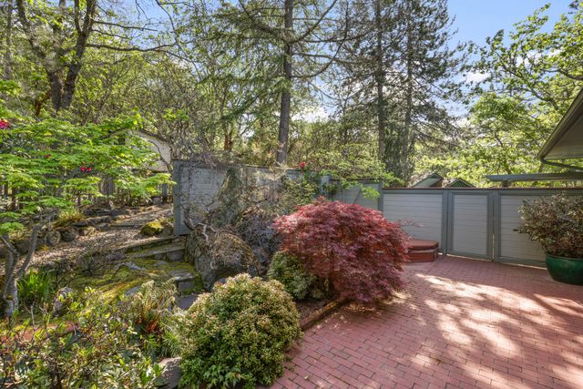 903 Pinecrest Terrace, Ashland, OR 97520