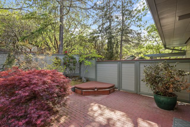 903 Pinecrest Terrace, Ashland, OR 97520