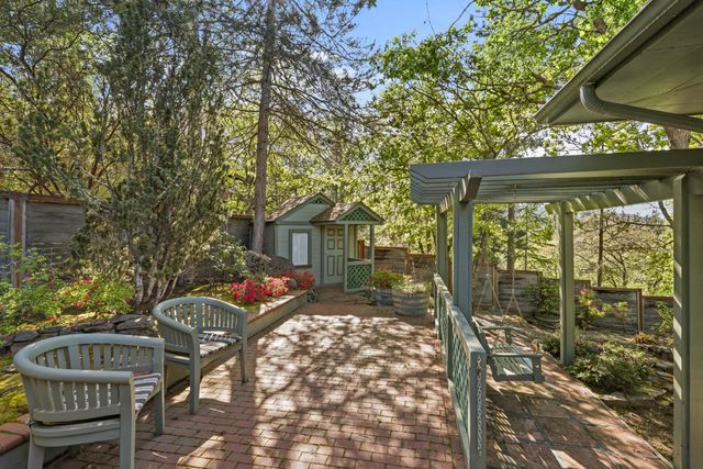 903 Pinecrest Terrace, Ashland, OR 97520
