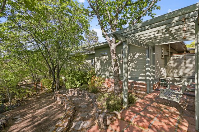 903 Pinecrest Terrace, Ashland, OR 97520