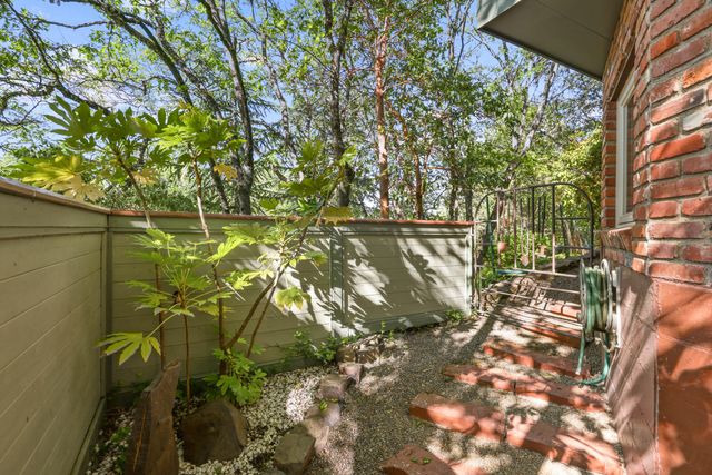 903 Pinecrest Terrace, Ashland, OR 97520