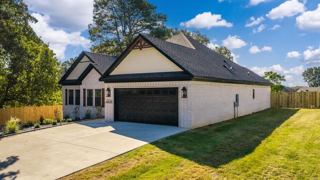 1304 E Maryland Avenue, Sherwood, AR 72120