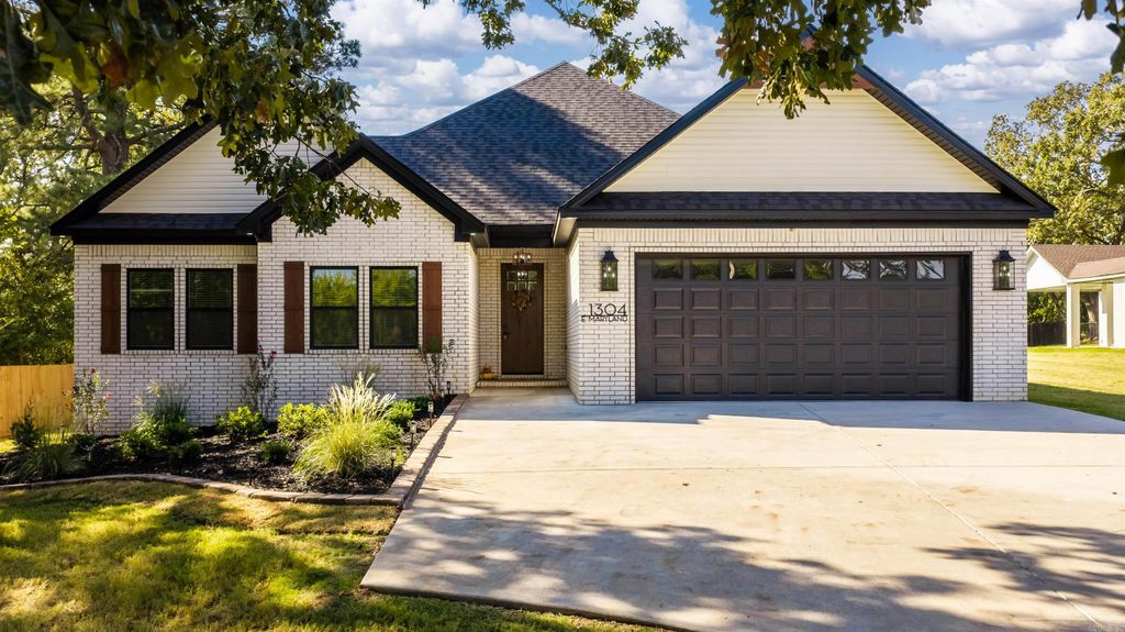 1304 E Maryland Avenue, Sherwood, AR 72120