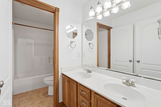 7215 Lockford Walk N, Avon, IN 46123