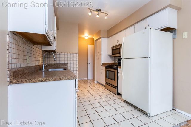 1891 Vine Way Drive 33, Canton Charter Township, MI 48188