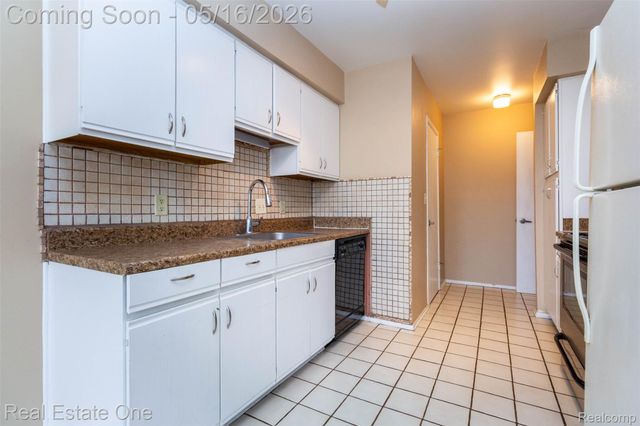 1891 Vine Way Drive 33, Canton Charter Township, MI 48188