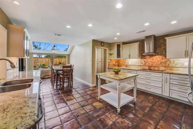 11422 Riverview Drive, Houston, TX 77077