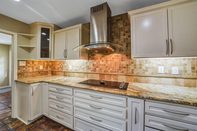 11422 Riverview Drive, Houston, TX 77077