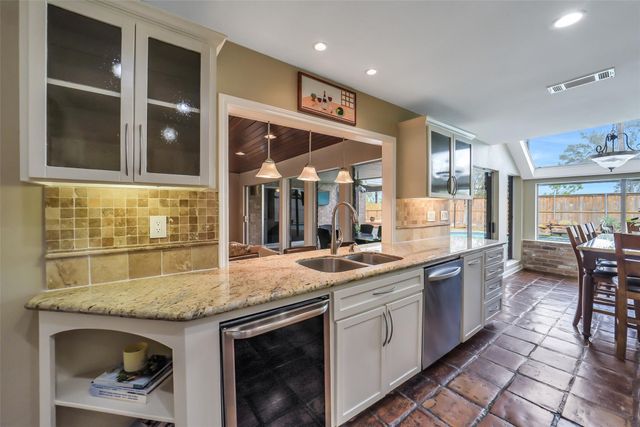 11422 Riverview Drive, Houston, TX 77077