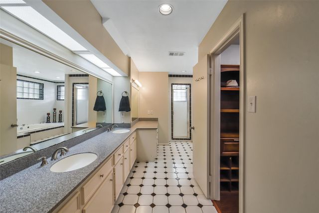 11422 Riverview Drive, Houston, TX 77077