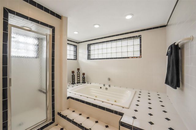 11422 Riverview Drive, Houston, TX 77077