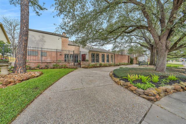 11422 Riverview Drive, Houston, TX 77077