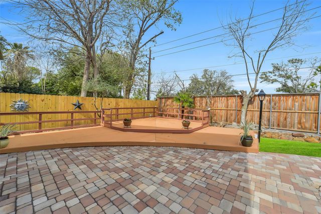 11422 Riverview Drive, Houston, TX 77077