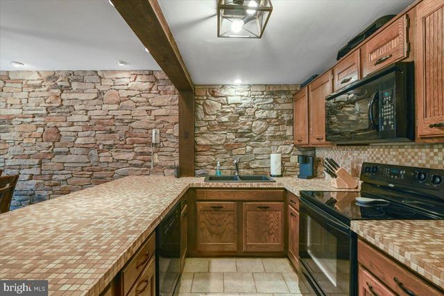35 FALCON RUN, Lake Harmony, PA 18624