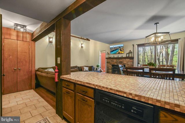 35 FALCON RUN, Lake Harmony, PA 18624