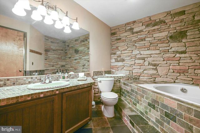 35 FALCON RUN, Lake Harmony, PA 18624