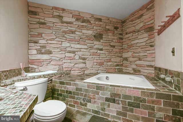 35 FALCON RUN, Lake Harmony, PA 18624