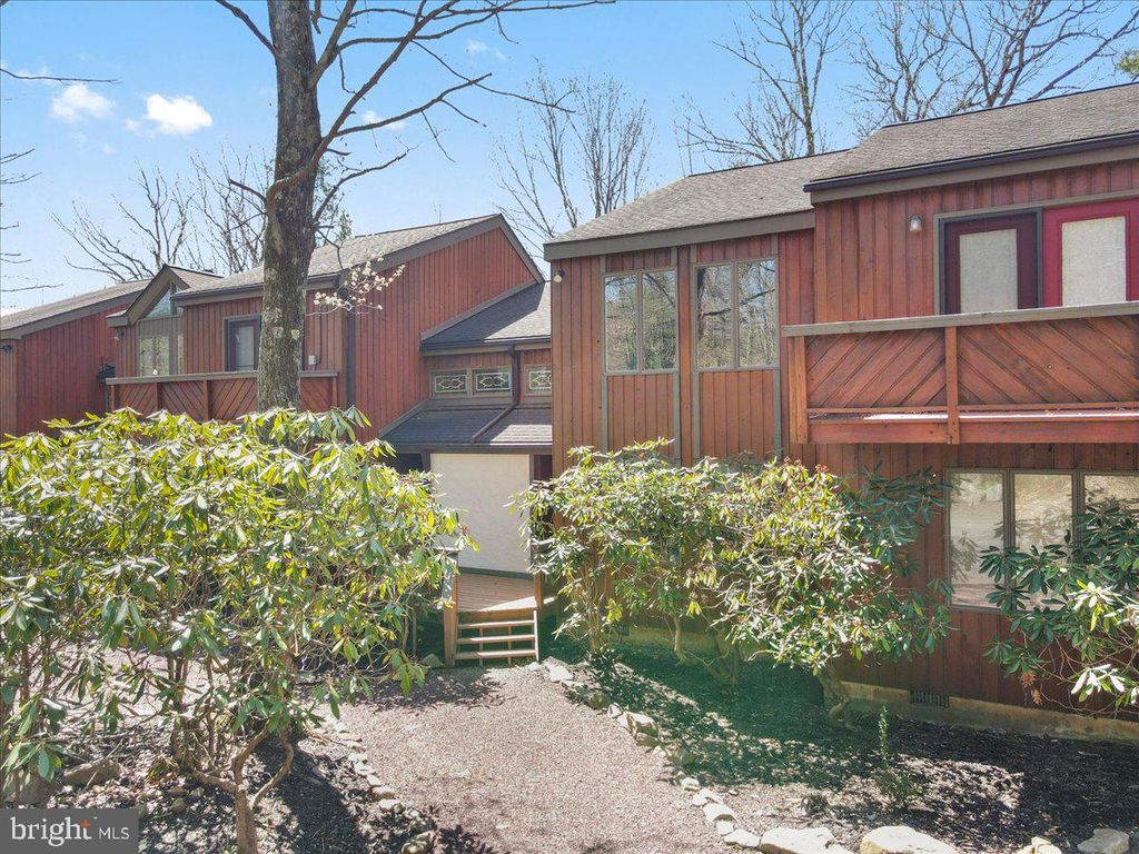 35 FALCON RUN, Lake Harmony, PA 18624
