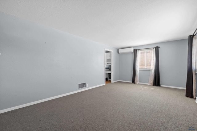 1136 NORTHEAST DR, Rapid City, SD 57701