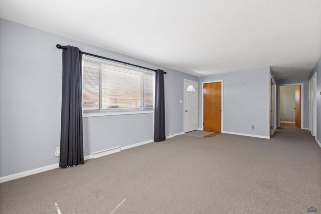 1136 NORTHEAST DR, Rapid City, SD 57701