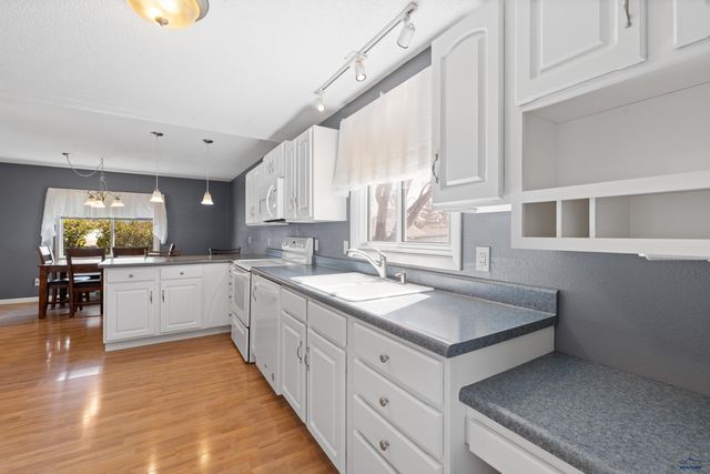 1136 NORTHEAST DR, Rapid City, SD 57701
