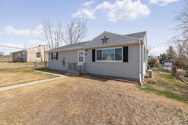 1136 NORTHEAST DR, Rapid City, SD 57701
