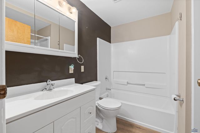 1136 NORTHEAST DR, Rapid City, SD 57701