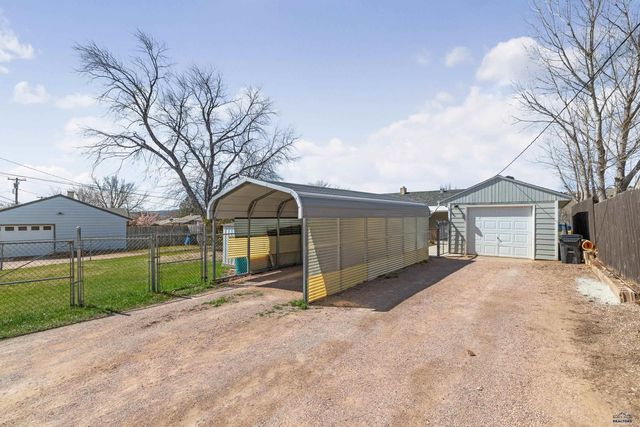 1136 NORTHEAST DR, Rapid City, SD 57701