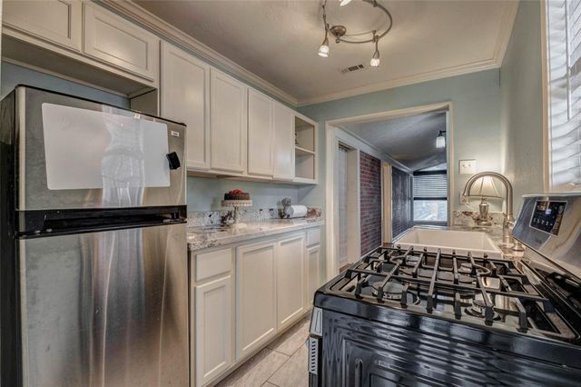 146 2nd Street, Sugar Land, TX 77498