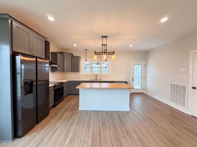 996 Gratton Rd, Clarksville, TN 37043