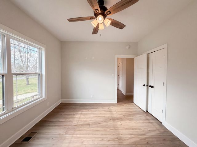 996 Gratton Rd, Clarksville, TN 37043