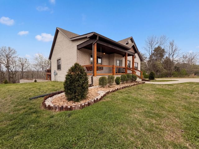 996 Gratton Rd, Clarksville, TN 37043