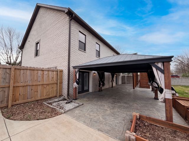 996 Gratton Rd, Clarksville, TN 37043