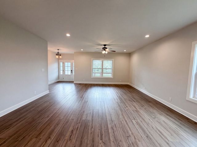 996 Gratton Rd, Clarksville, TN 37043