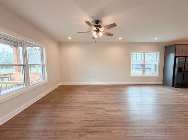 996 Gratton Rd, Clarksville, TN 37043