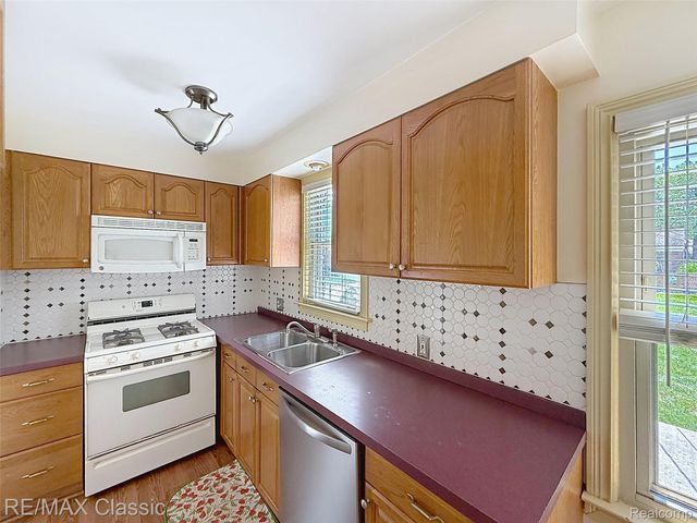 1757 Riverbank Street, Lincoln Park, MI 48146