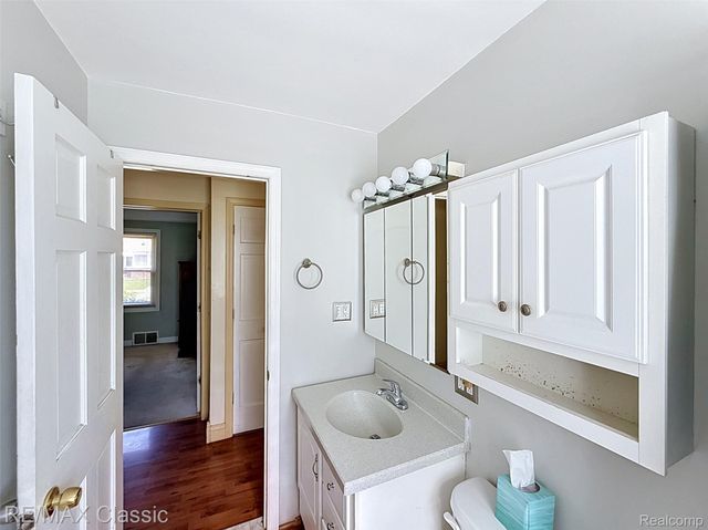 1757 Riverbank Street, Lincoln Park, MI 48146