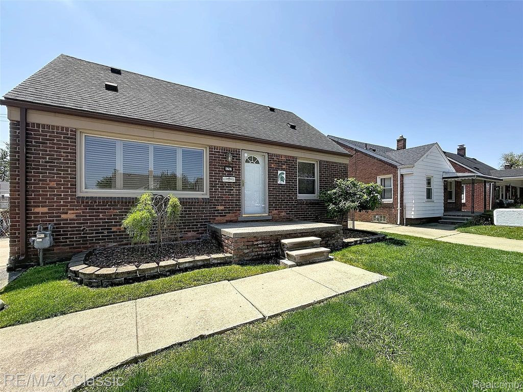 1757 Riverbank Street, Lincoln Park, MI 48146