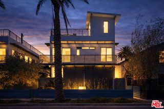 621 San Juan Avenue A, Venice, CA 90291