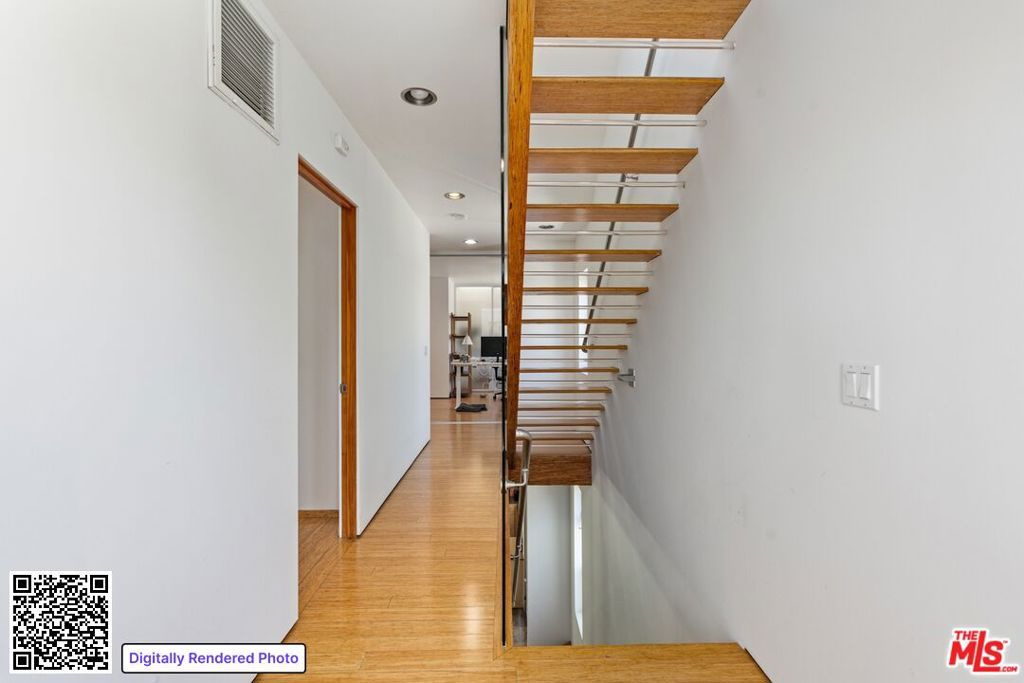 Image 14 of property listing at 621 San Juan Avenue A, Venice, CA 90291